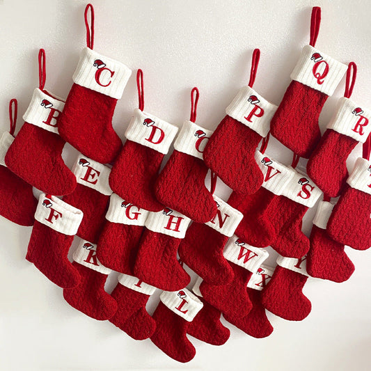 Knusse gebreide sokken, geborduurd snoep cadeauzakje, brief kerstsok - Perfect voor de allerkleinsten!